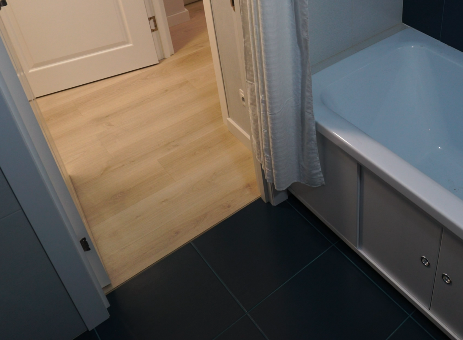 Стыковка кварцвинила с керамогранитом Стыковка кварцвинила с керамогранитом