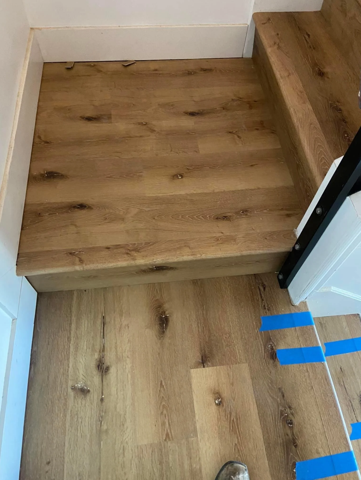 Укладка кварцвинила, LVT или SPC на лестнице